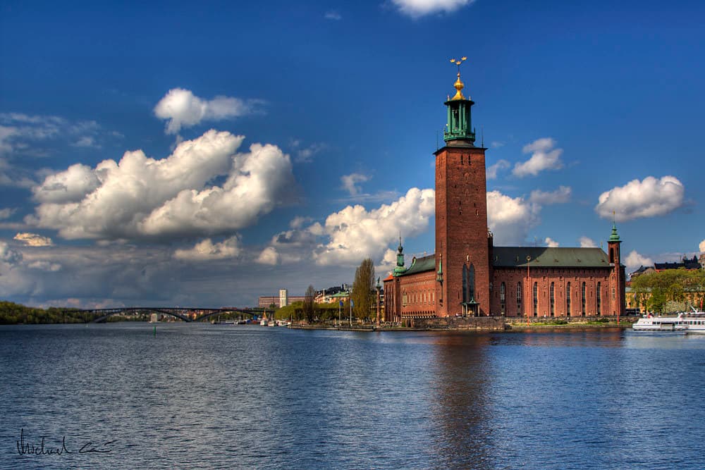 Stockholms stadshus vid vattnet